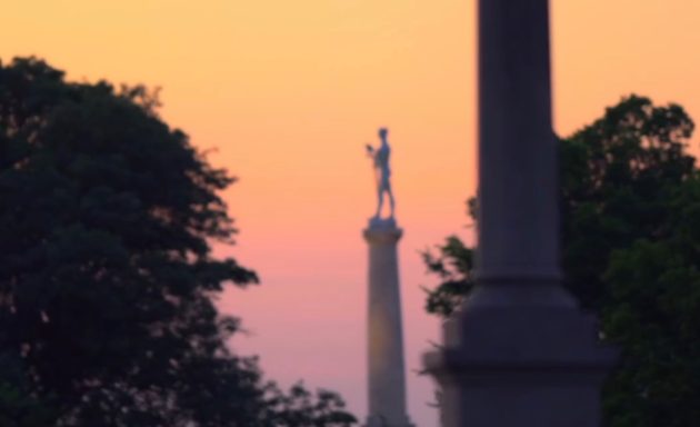 Minimalist sunset skyline photography by Bojan Stojanović.